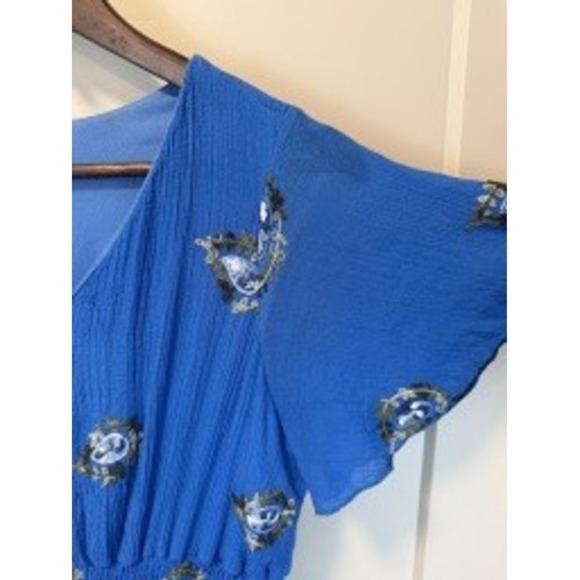 Kindred Blue Embroidered V-Neck Midi Dress Size Medium - Picture 6 of 8